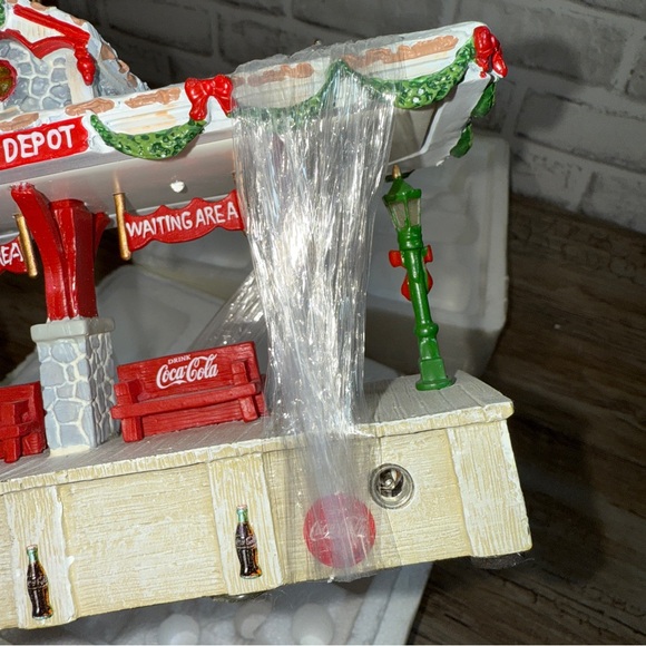 Hawthorne Village Coca Cola Passenger Depot w/ Lights
Open box, never used - Picture 7 of 8